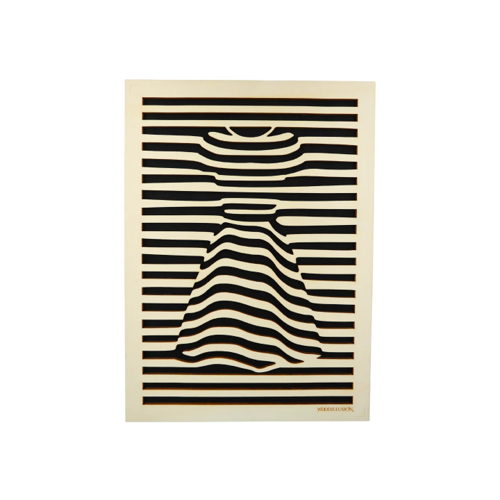 Tableau cadre personnalisable d’une silhouette en bois découpé et gravé vue de face Woodillusion