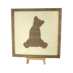 Tableau cadre personnalisable d’un ourson en bois découpé et gravé vue de face avec chevalet Woodillusion