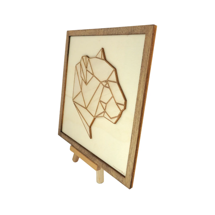 Tableau cadre personnalisable d’un jaguar en bois découpé et gravé vue de profil avec chevalet Woodillusion