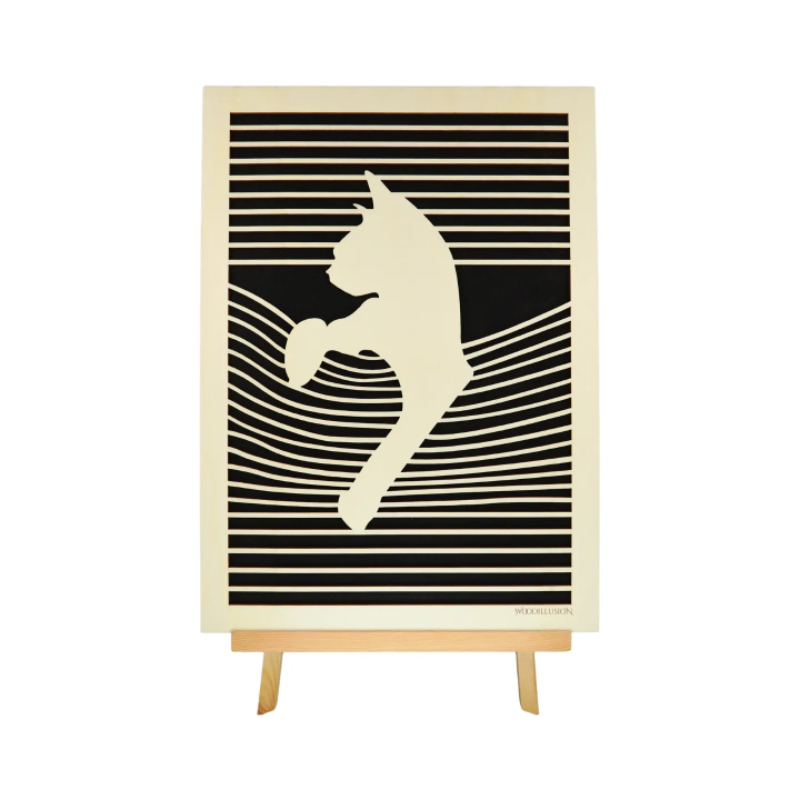 Tableau cadre personnalisable d’un chat en bois découpé et gravé vue de face avec chevalet Woodillusion