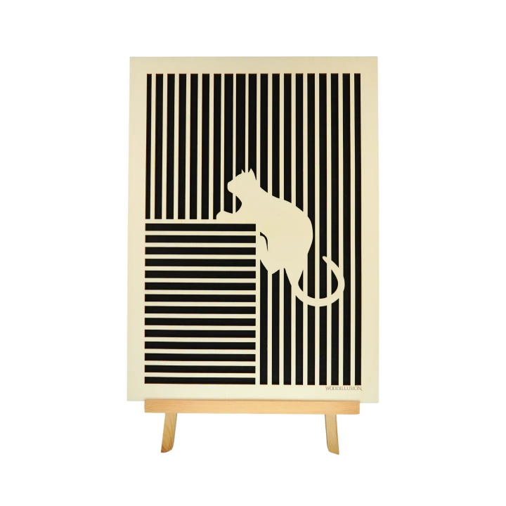Tableau cadre personnalisable d’un chat en bois découpé et gravé vue de face avec chevalet Woodillusion