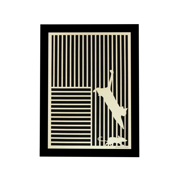 Tableau cadre personnalisable d’un chat avec souris en bois découpé et gravé vue de face avec cadre Woodillusion