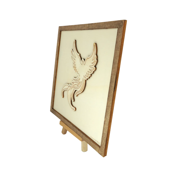Tableau cadre personnalisable d’un phénix en bois découpé et gravé vue de profil avec chevalet Woodillusion