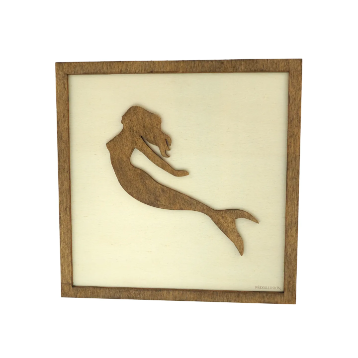 Tableau cadre personnalisable d’une sirène en bois découpé et gravé vue de face Woodillusion