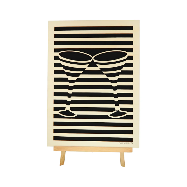 Tableau cadre personnalisable de coupes de cocktails en bois découpé et gravé vue de face avec chevalet Woodillusion