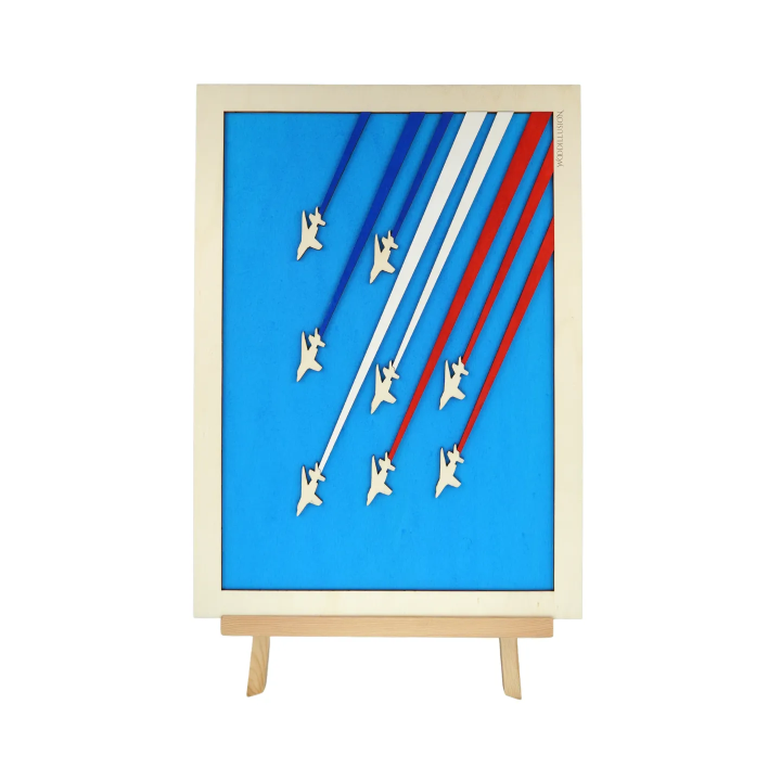 Tableau cadre personnalisable de voltige aérienne en bois découpé et gravé vue de face avec chevalet Woodillusion