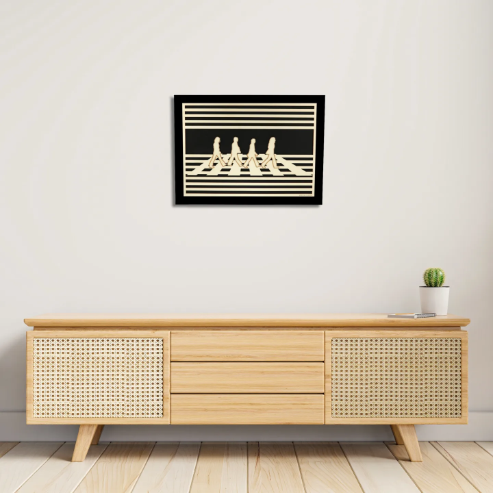 Vue d’une entrée avec un tableau cadre personnalisable The Beatles Abbey Road en bois découpé et gravé