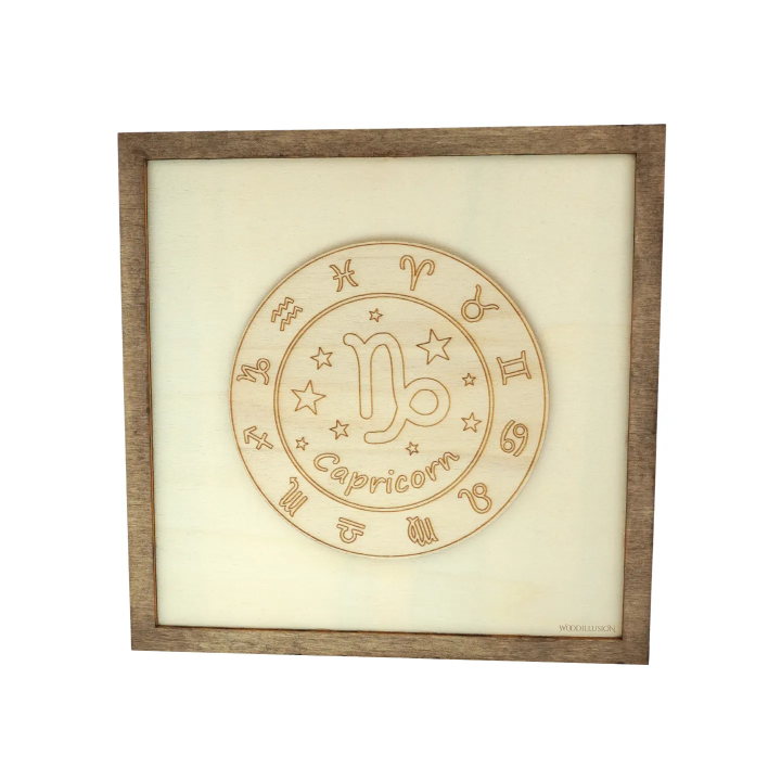Tableau cadre personnalisable d’un capricorne en bois découpé et gravé vue de face Woodillusion