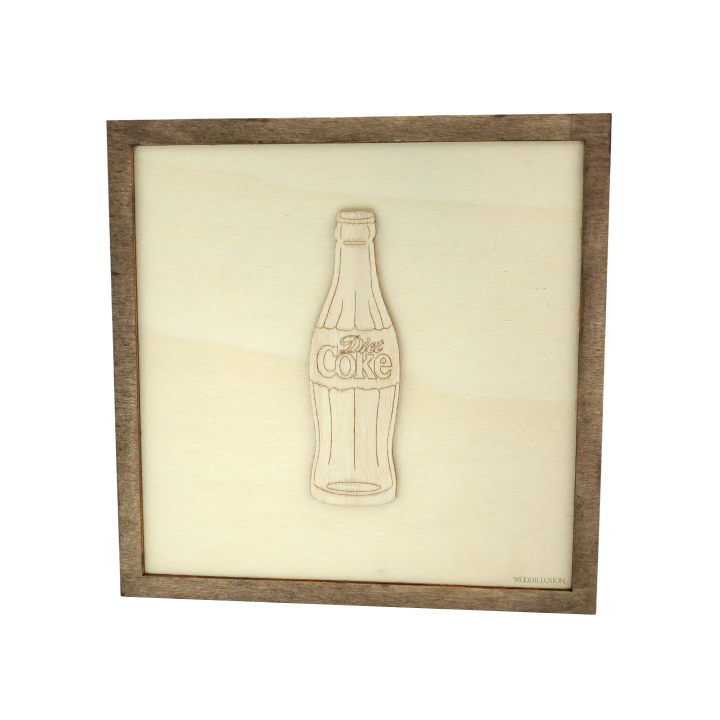 Tableau cadre personnalisable d’une bouteille Coke en bois découpé et gravé vue de face Woodillusion