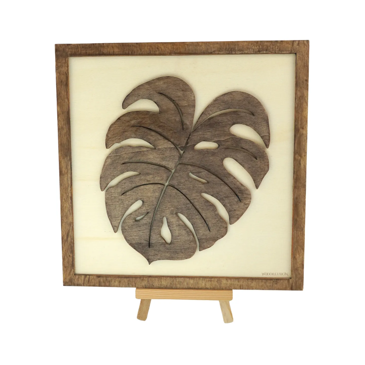 Tableau cadre personnalisable d’une feuille en bois découpé et gravé vue de face avec chevalet Woodillusion