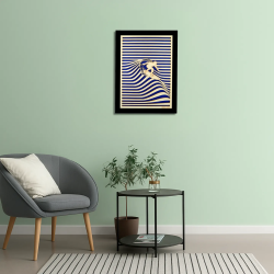 Vue d’une salle d’attente avec un tableau cadre personnalisable d’un surfeur en bois découpé et gravé Woodillusion