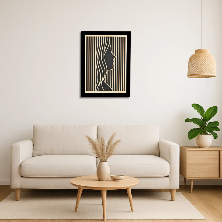 Environnement salon avec tableau cadre personnalisable d’un visage en bois découpé et gravé vue de face avec cadre Woodillusion