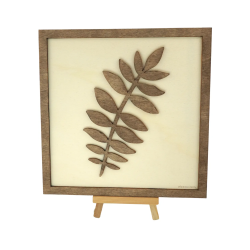 Tableau cadre personnalisable d’une feuille en bois découpé et gravé vue de face avec chevalet Woodillusion