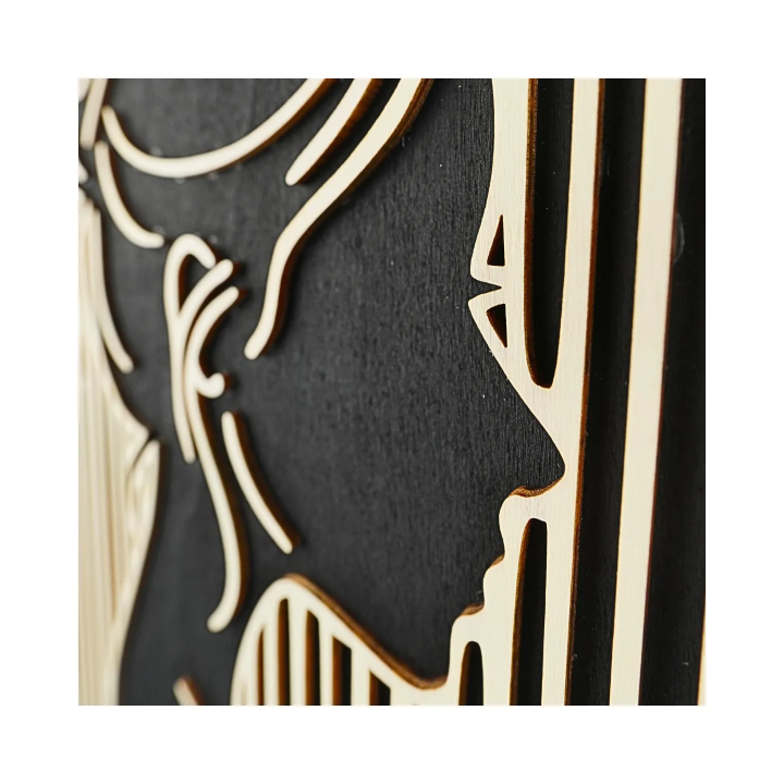 Zoom tableau cadre personnalisable d’un visage en bois découpé et gravé vue de profil Woodillusion